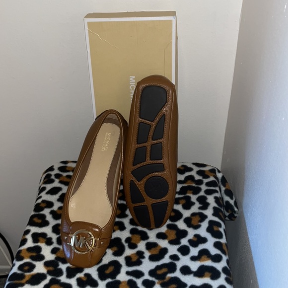 New! Michael Kors. - Picture 2 of 3